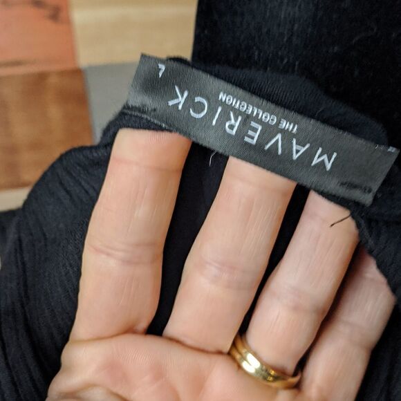 Nwot lg Maverick Open back lace trim sleeveless blouse - Picture 5 of 5